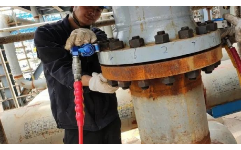 冶金余热回收设备螺栓安装预紧选用KWZK华体会体育(中国)官方网站液压力矩扳手