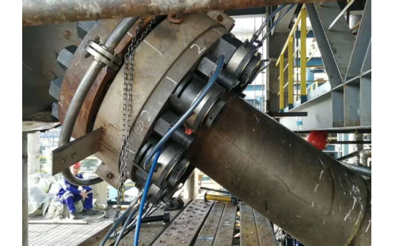 化肥氨合成塔顶盖螺栓预紧客户选用华体会体育(中国)官方网站KWZK液压螺栓拉伸器